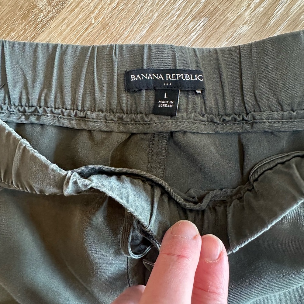 Banana Republic Women's Olive Cargo Jogger Pants - Picture 2 of 6